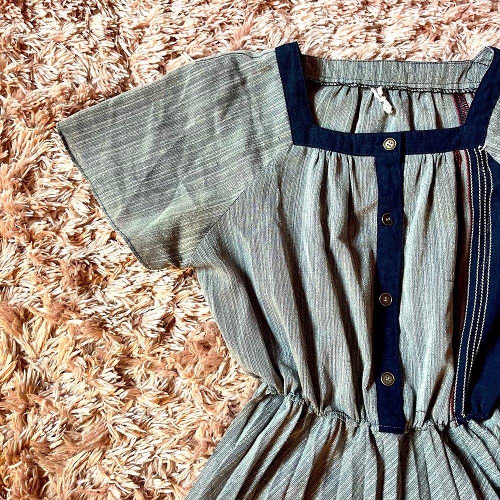Vintage 1970’s Retro Mini Dress in Gray and Navy - Picture 3 of 6